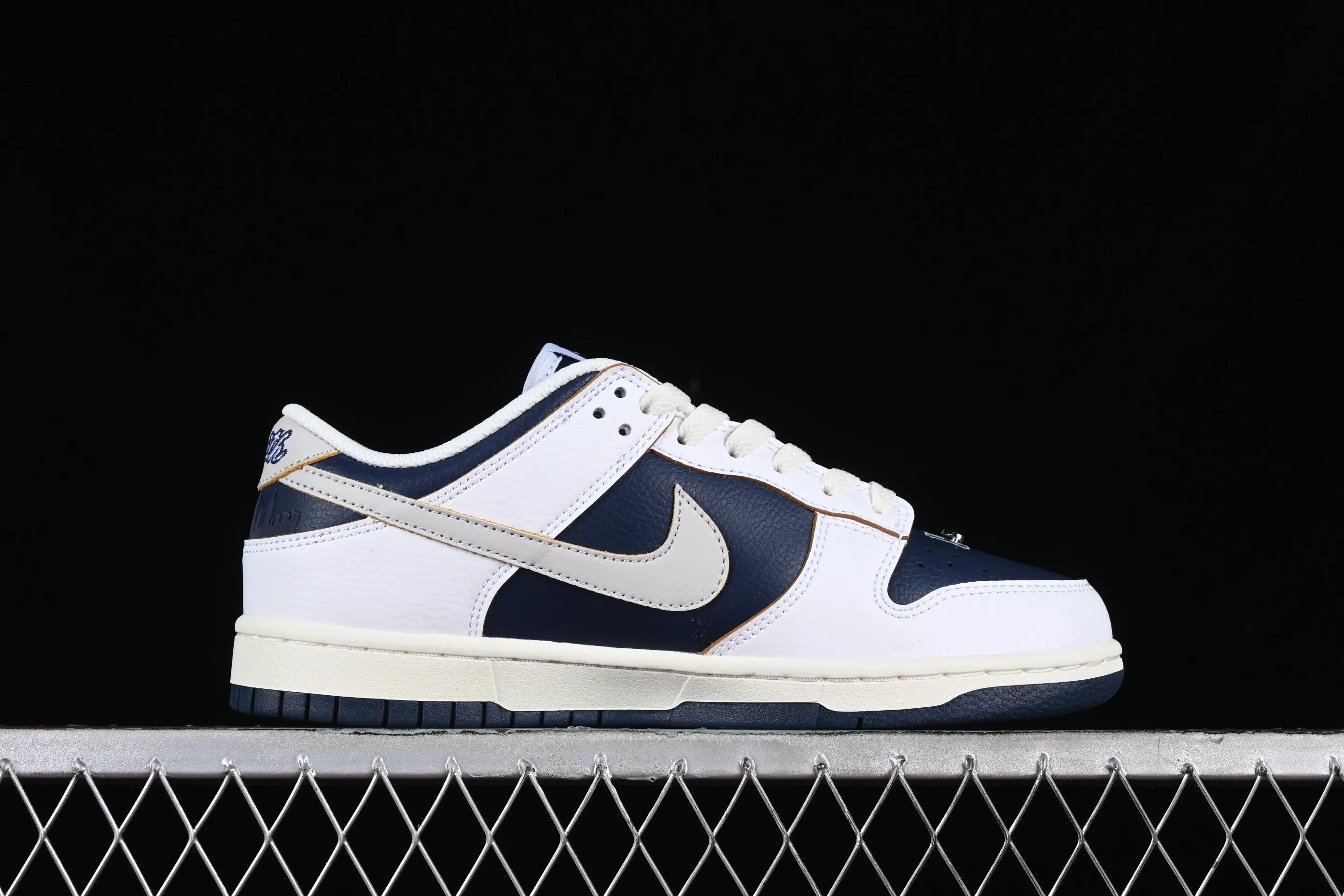 All categories Nk SB Dunk Series Nk SB Dunk Low low-top sneakers HUF x Nk SB Dunk Low NYC San Francisco joint model SB low-top sports and leisure sneakers FD8775-100